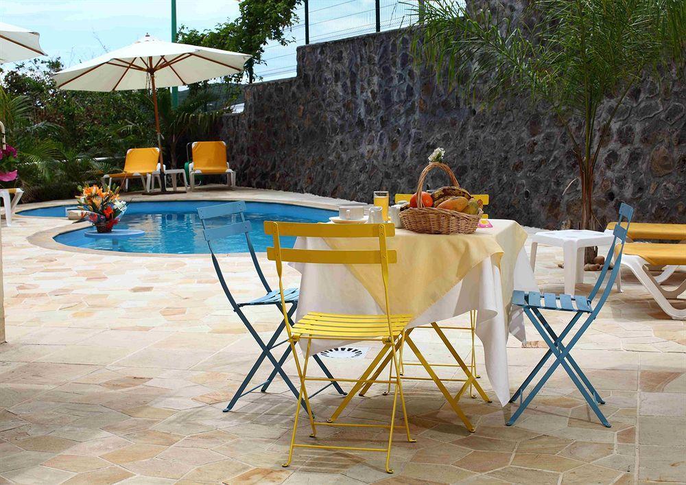 Le Kerveguen Hotel Saint-Gilles Les Bains Exterior photo