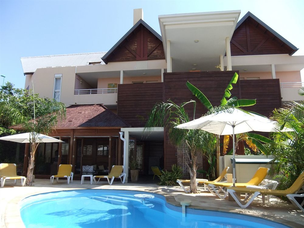 Le Kerveguen Hotel Saint-Gilles Les Bains Exterior photo
