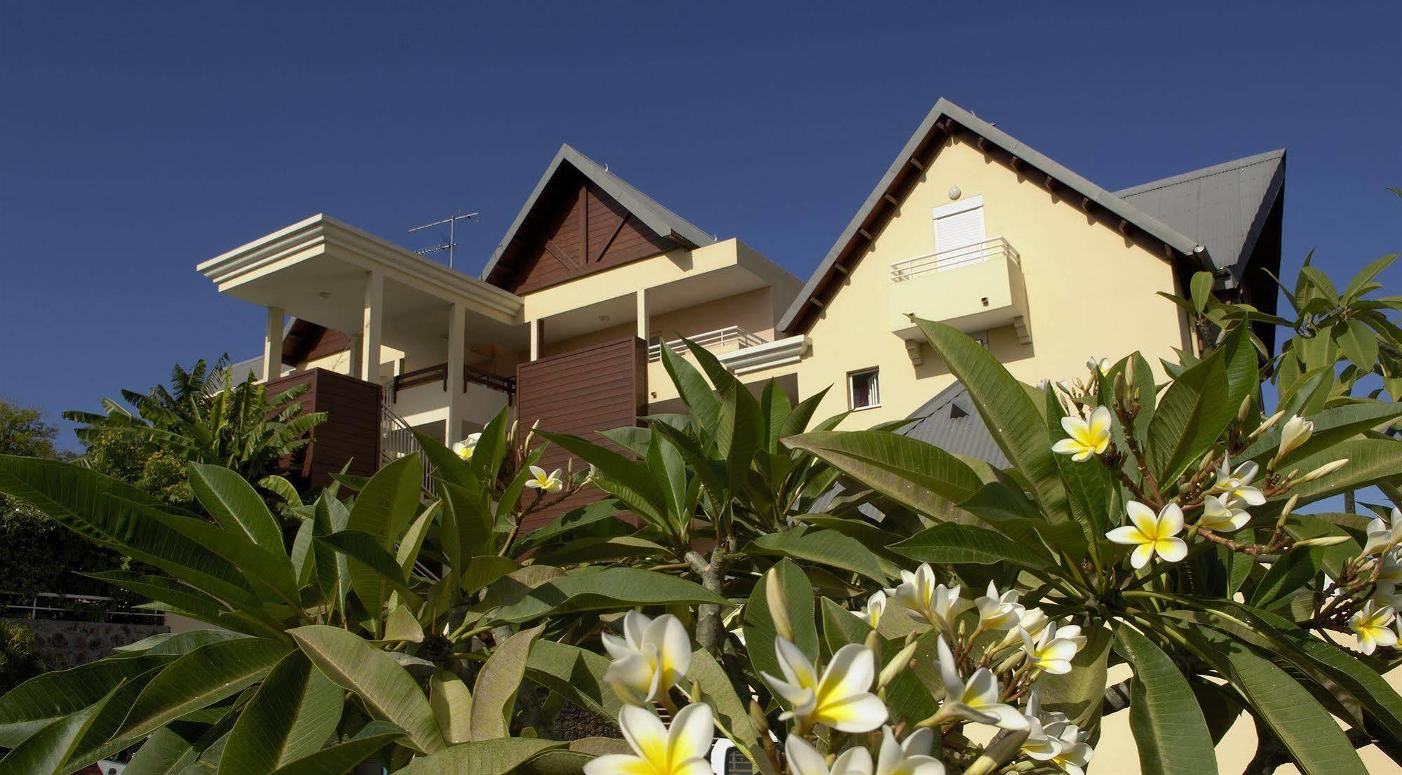 Le Kerveguen Hotel Saint-Gilles Les Bains Exterior photo